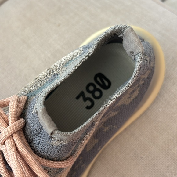 Lightweight Sport Shoes - Picture 7 of 9